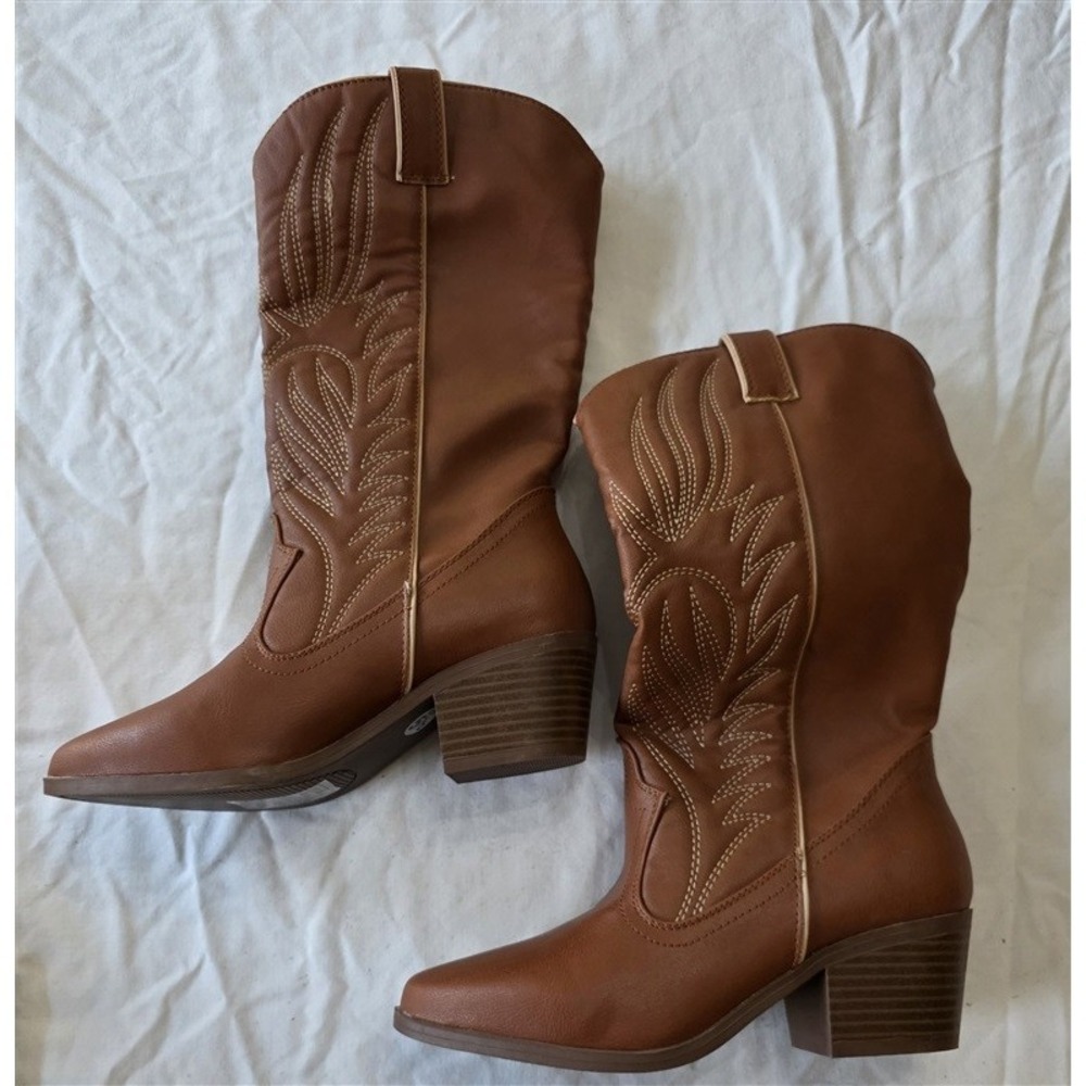 NWOT Qupid 5.5 Cowboy Western Tan Faux Leather Boots 131452